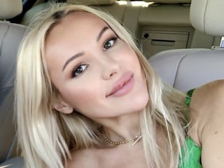 Lolly_Molly_Games live on Streamate. Download videos, screenshots ...